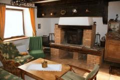 Ferme Aleksic - The living room with open fireplace