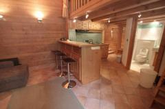 Appt. Beradis - The breakfast bar and kitchen