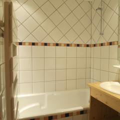 Appt. Chalet les Bouvreuils - Ground floor bathroom