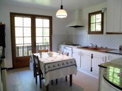 Appt. Les Edelweiss - The kitchen and doors to balcony