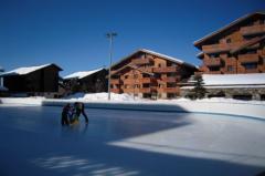Appt. Les Fermes du Soleil, 8 - The ice rink in front of the apartment