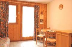 Appt. Vieux Moulin - Living room and door to balcony