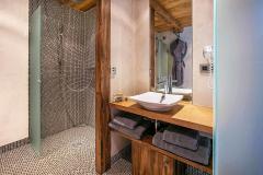 Luxury Commercial Ski Lodge - Bathroom 1