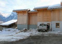 Land les Bollus - The building would be attached to the left of the pickup