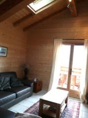 Appt. Bonamour - The first floor living room with doors to balcony