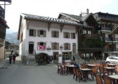 Apartment Centre Ville - Apartment on the first floor, with entrance on the left.