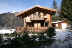 Chalet Cerro - The chalet and the garage