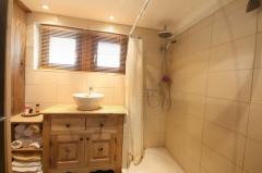 Chalet Amica - Top floor shower room