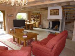 Chalet des Champs - The living room and fireplace