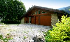 Chalet Clément - The chalet entrance and parking