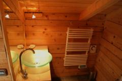 Chalet La Colombine - Upper level bedroom en-suite