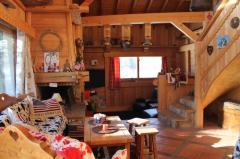 Chalet Frison - The lounge and fireplace