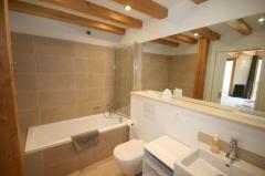 Chalet Ibex - Bedroom 1 en-suite bathroom