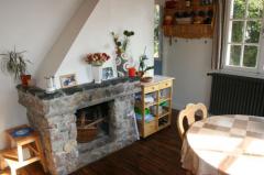 Chalet Mana - Dining area and fireplace