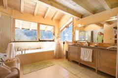 Chalet Neptune - Master bedroom en-suite