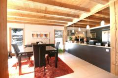 Chalet Neptune - The dining area and kitchen (1)