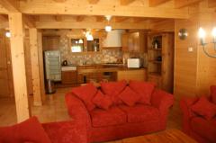 Chalet Pascal - The living room and kitchen