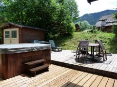 Chalet Le Jardy - The terrace and hot-tub