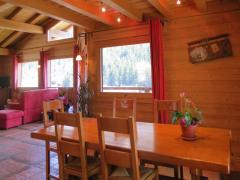 Chalet Villaret - The dining area