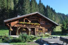 Auberge du Chalezan - The chalet in summer