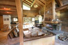 Auberge du Chalezan - Lounge area and fireplace