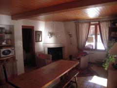 Chalet La Chapeline - The kitchen and living area