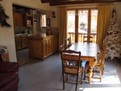 Chalet Le Chargeau - Dining area with doors to balcony