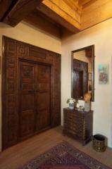 Château du Bérouze - A carved door