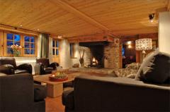 Domaine Les Chavants - The lounge and fireplace