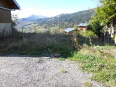 Chez Louis - The additional parking and garden