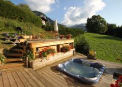Chalet Chocolat - The jacuzzi and terrace