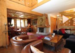 Chalet Chocolat - The living room and fireplace