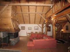 Chalet Clos du Lou - Living room and galleried mezzanine