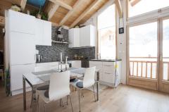 Demi-Chalet Pixo - The dining area and kitchen (2)