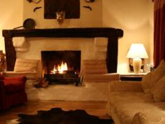 Chalet Julien - The fireplace in the living room