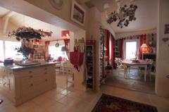 Maison du Cry - The kitchen and dinin areas