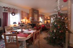 Maison du Cry - The dining area and living room