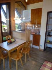 Appt. Le Fayard - The dining area and kitchen
