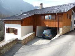 Ferme Leonard - Ferme Leonard, showing the garage and parking