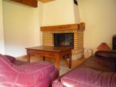 Chalet Frevuard - Sitting area and fireplace