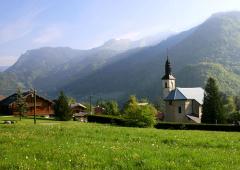 Terrain Grevat - The centre of Essert Romand about 400m away