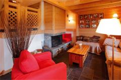 Chalet Joie de Vivre - The living room and fireplace