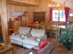 Chalet Kiana - The living room and dining area