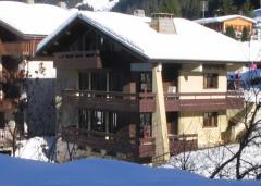Chalet Laer - Back of the chalet, showing both apartments