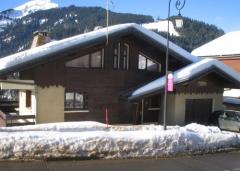Chalet Laer - From across the road