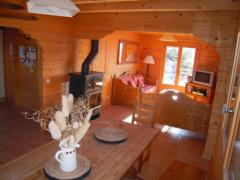 Chalet La Falaise - The dining space and living room