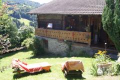 Chalet Les Molliats - The side view and garden