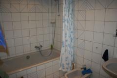 Maison Le Plan - The downstairs bathroom
