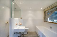 Chalet Maya - En-suite bathroom, bedroom 1