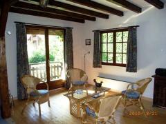 Chalet Mimi - The sitting room with doors to balcony